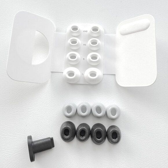 NWT (Open Box) Apple AirPods Pro 3 - Model A30632 + 2 cases, 4 Extra Ear Tips - Picture 11 of 16